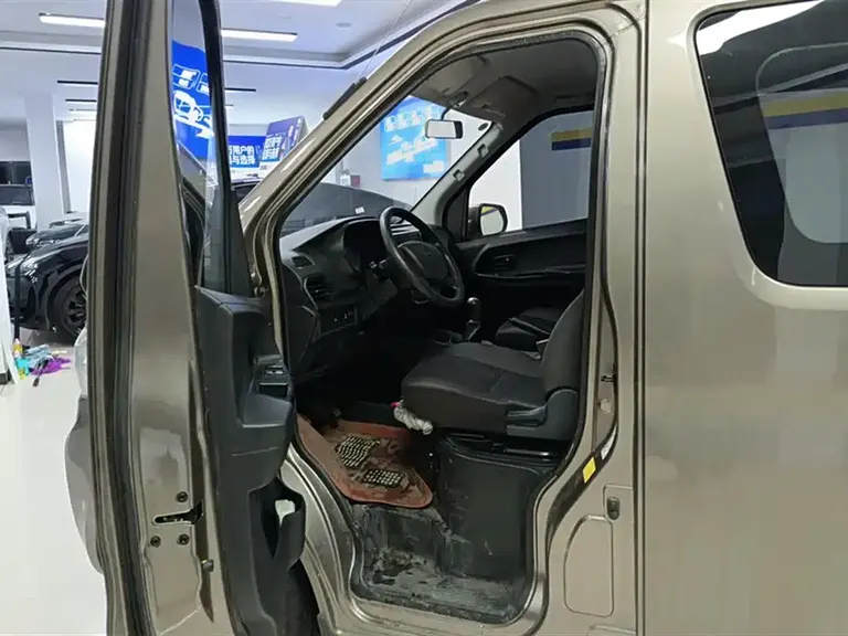 Changan Ruixing M60 1.5 L GDI Comfort Bus 6 7-seat