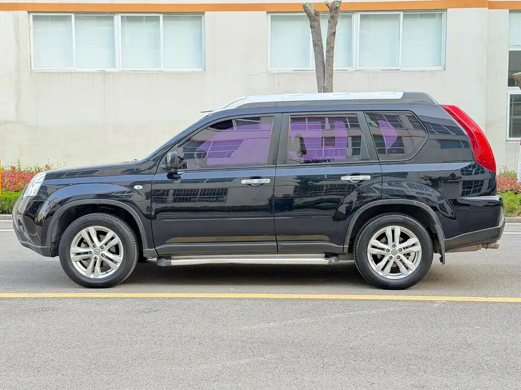X-Trail 2.5 L CVT Luxury 4 WD