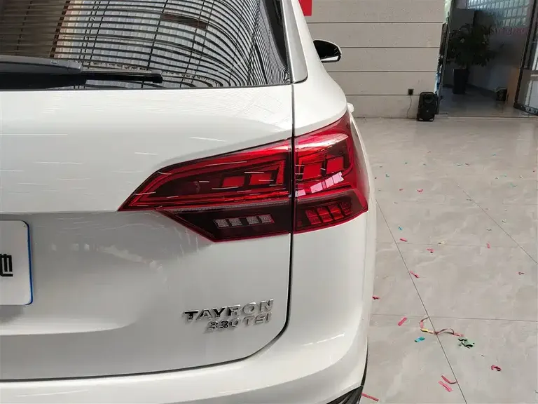 Volkswagen Tayron 330 TSI 2 WD Luxury Connected