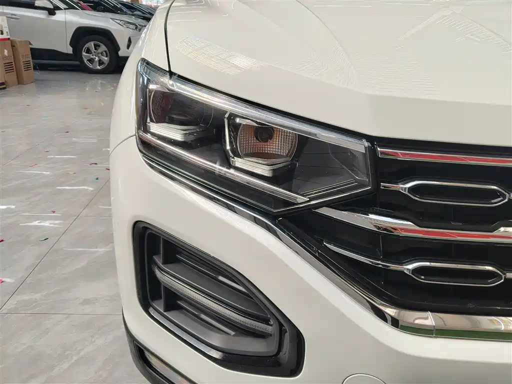 Tayron 330 TSI 2 WD Luxury Connected