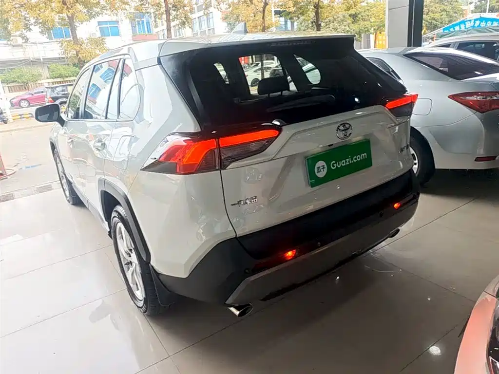 RAV4 2.0 L CVT 2 WD Style PLUS