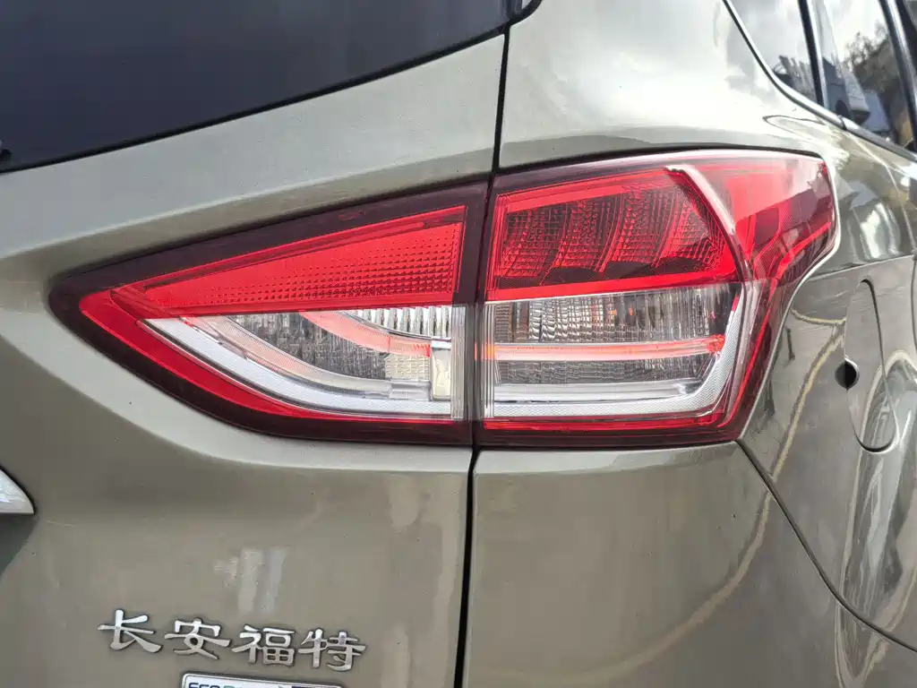 Kuga 1.5 L GTDi 4 WD Elite