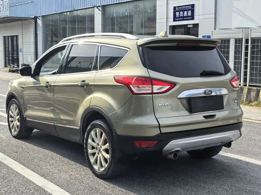 Kuga 1.5 L GTDi 4 WD Elite