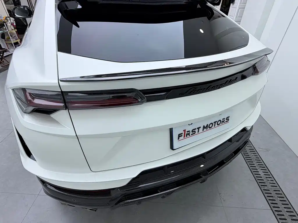 Urus 4.0 T V8 Performante