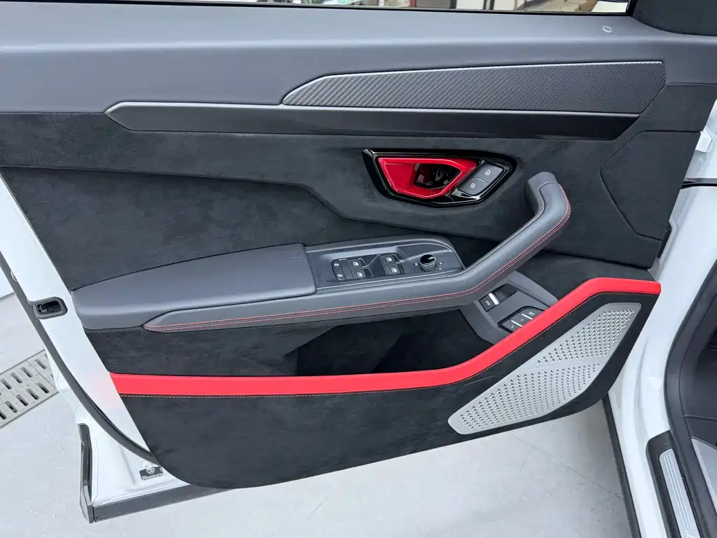 Urus 4.0 T V8 Performante