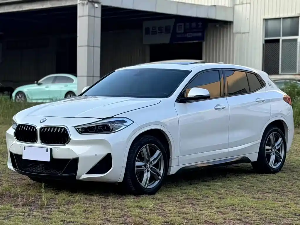 BMW X2 sDrive25 i Leading M Offroad Package