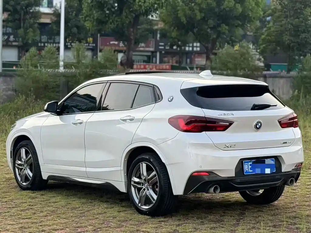 BMW X2 sDrive25 i Leading M Offroad Package