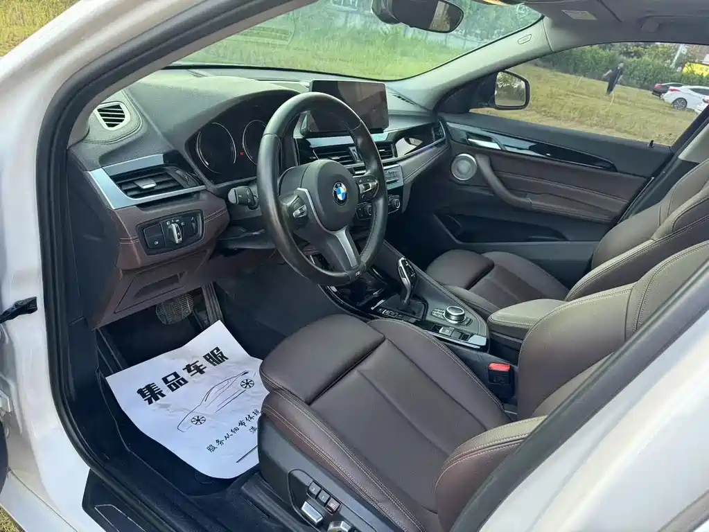 BMW X2 sDrive25 i Leading M Offroad Package