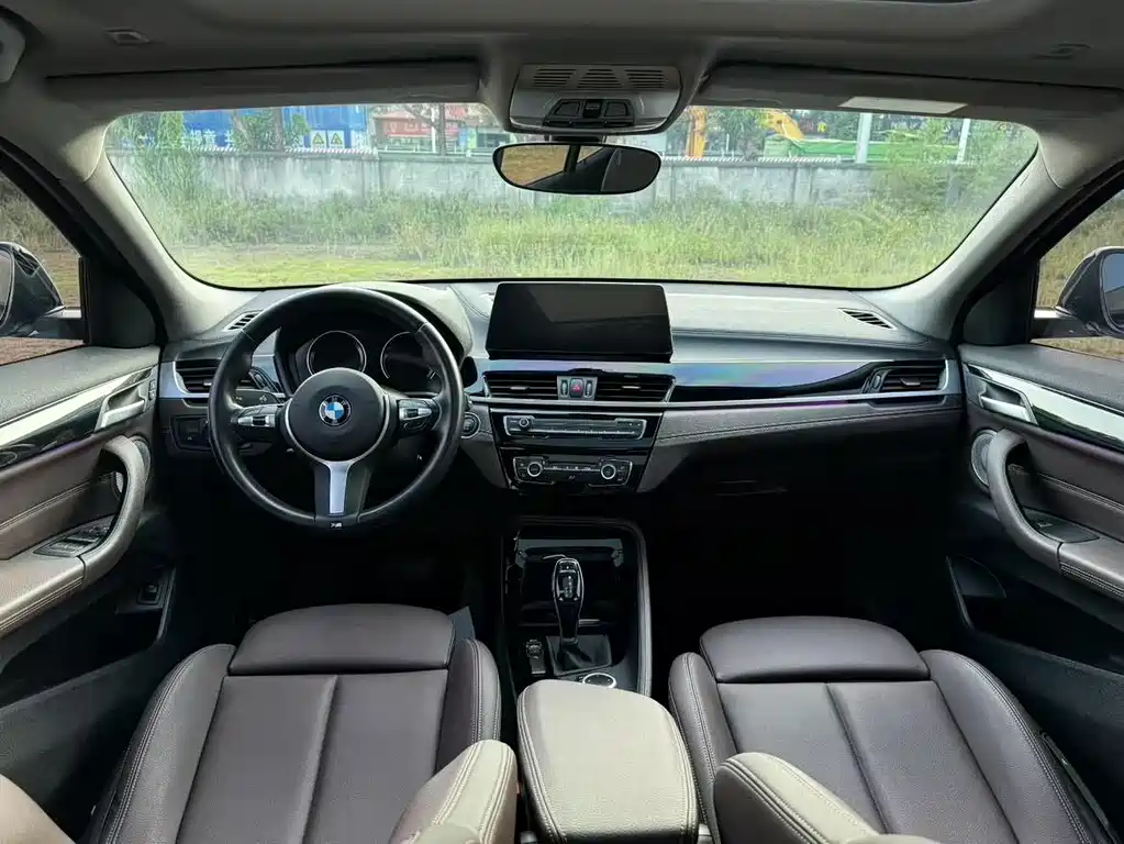 BMW X2 sDrive25 i Leading M Offroad Package