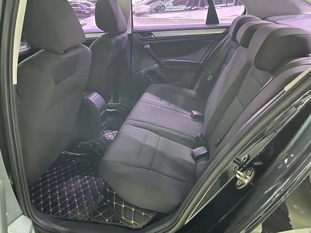 Bora 1.6 L Auto Fashion