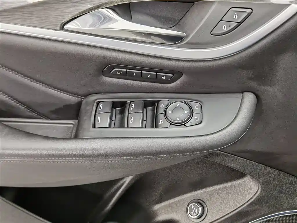 Enclave 28 T 4 WD Distinguished