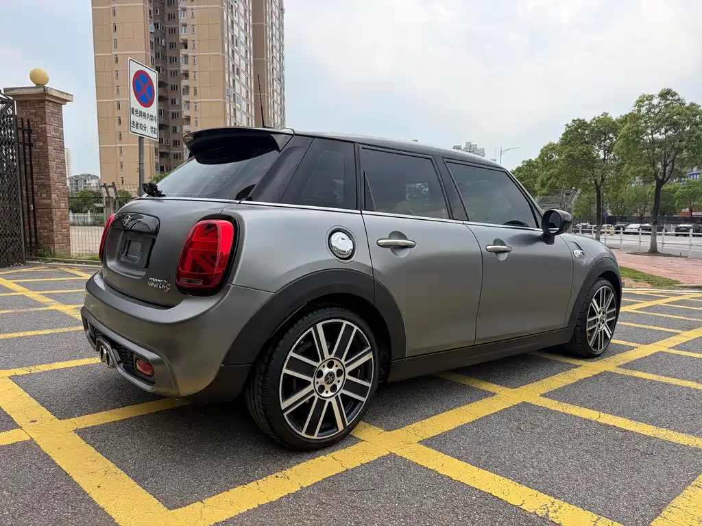 MINI MINI 2020款 2.0 T COOPER S 经典派 五门版