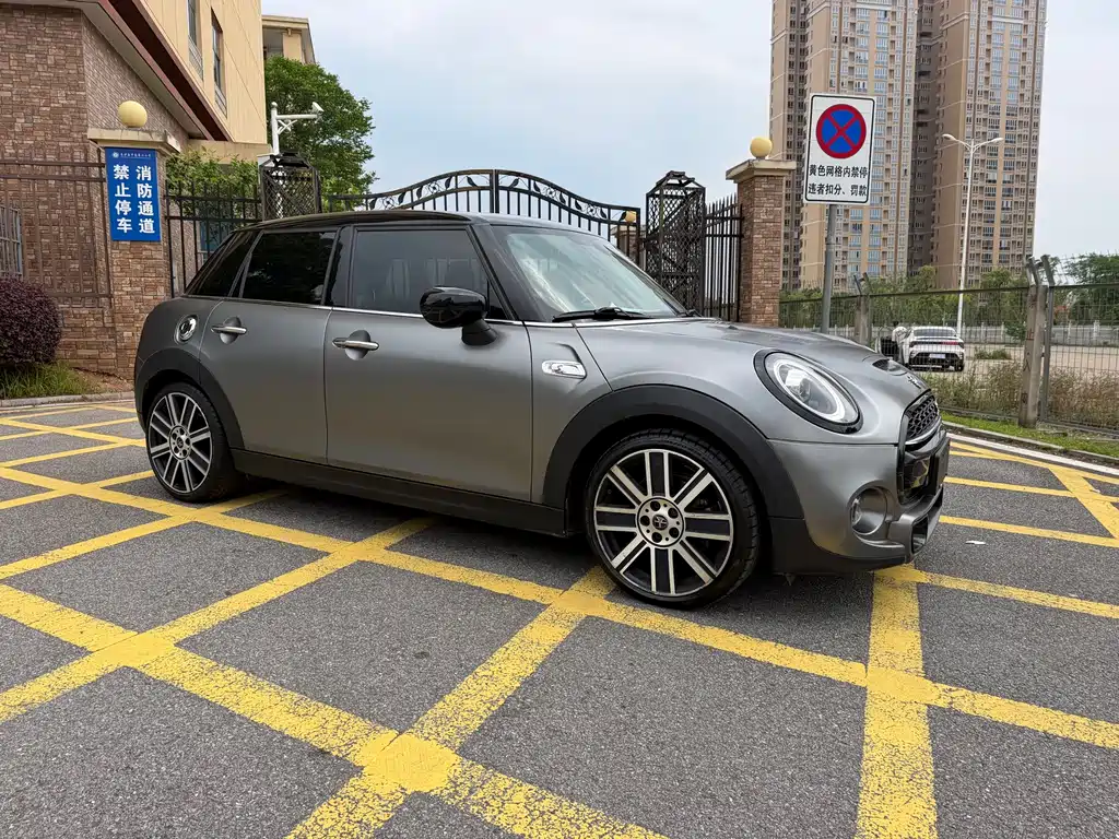 MINI MINI 2020款 2.0 T COOPER S 经典派 五门版