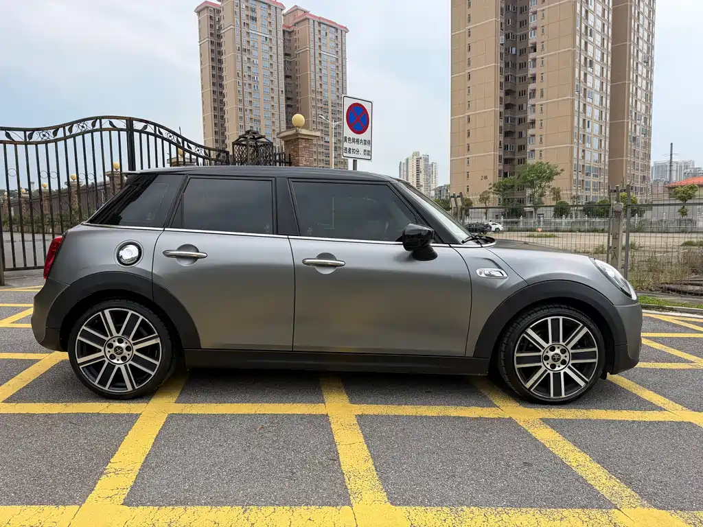 MINI MINI 2020款 2.0 T COOPER S 经典派 五门版