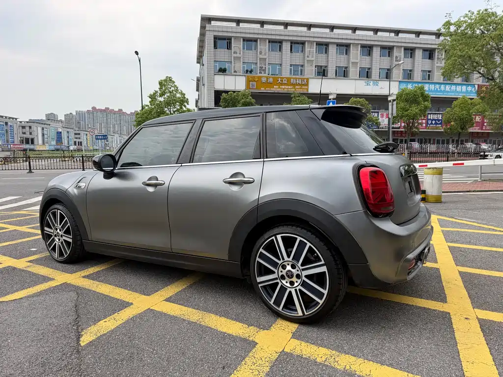 MINI MINI 2020款 2.0 T COOPER S 经典派 五门版