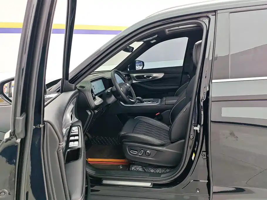 GAC Trumpchi GS8 Navigator Series 2.0 TGDI 2 WD Luxury 5-seat