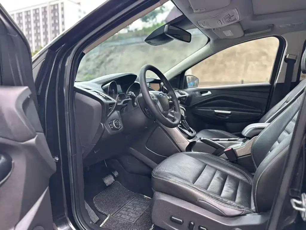 Kuga 2.0 L GTDi 4 WD Distinguished