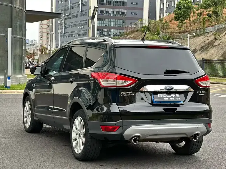 Ford Kuga 2.0 L GTDi 4 WD Distinguished