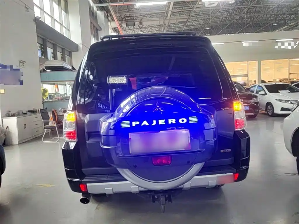 Pajero (Import) 3.0 L Auto Distinguished CN-V