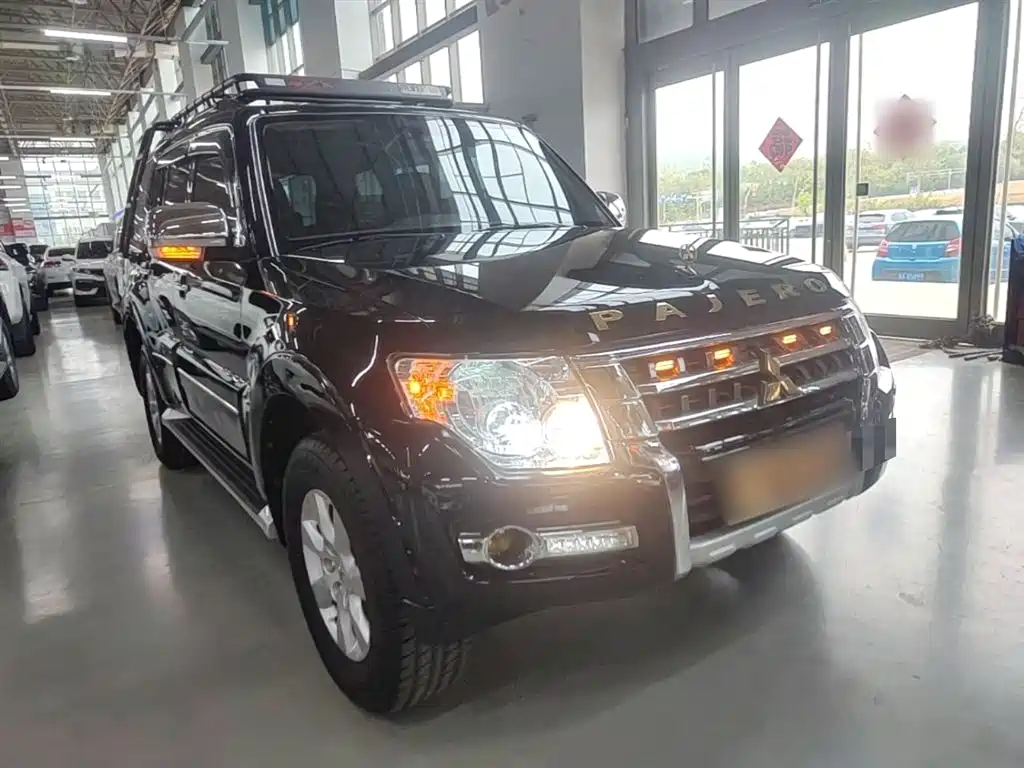 Pajero (Import) 3.0 L Auto Distinguished CN-V
