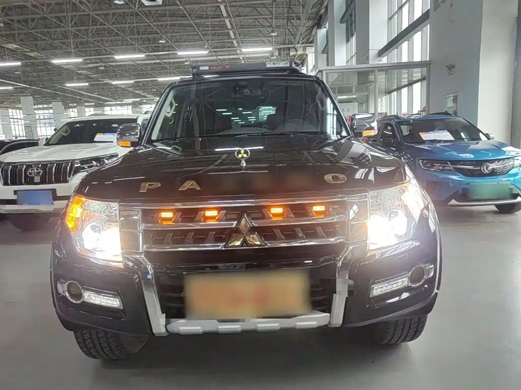 Pajero (Import) 3.0 L Auto Distinguished CN-V