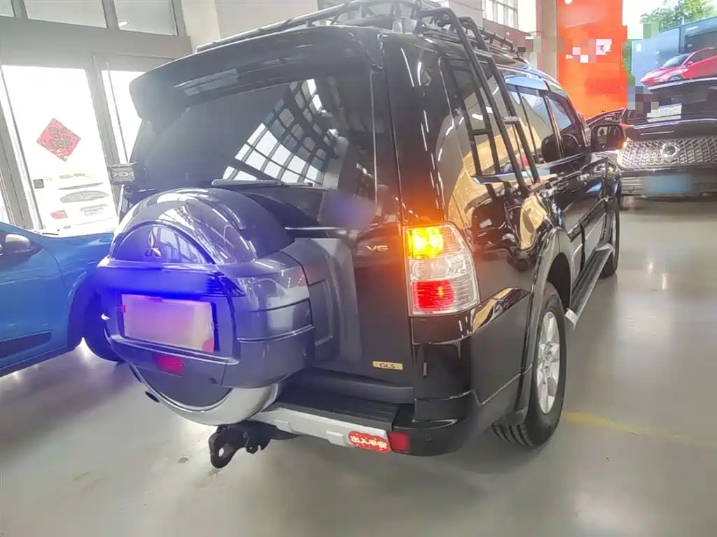 Pajero (Import) 3.0 L Auto Distinguished CN-V