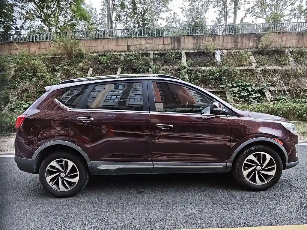 Baojun 560 1.8 L Manual Luxury