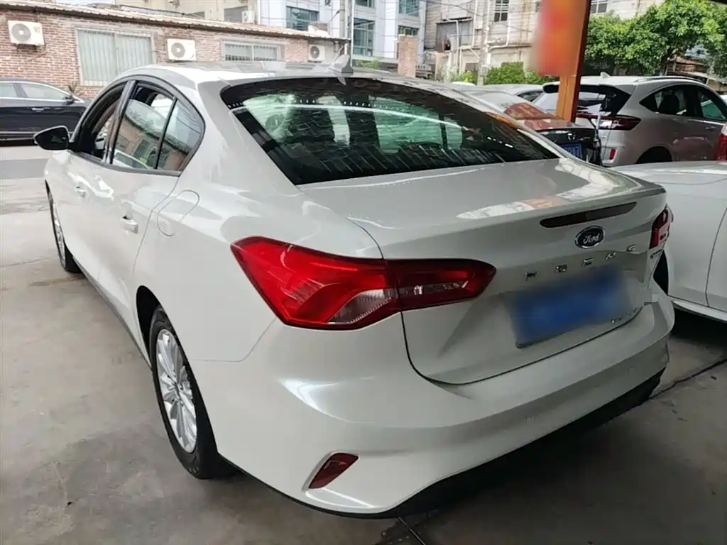 Focus Sedan EcoBoost 125 Auto Sharp Trend CN-V