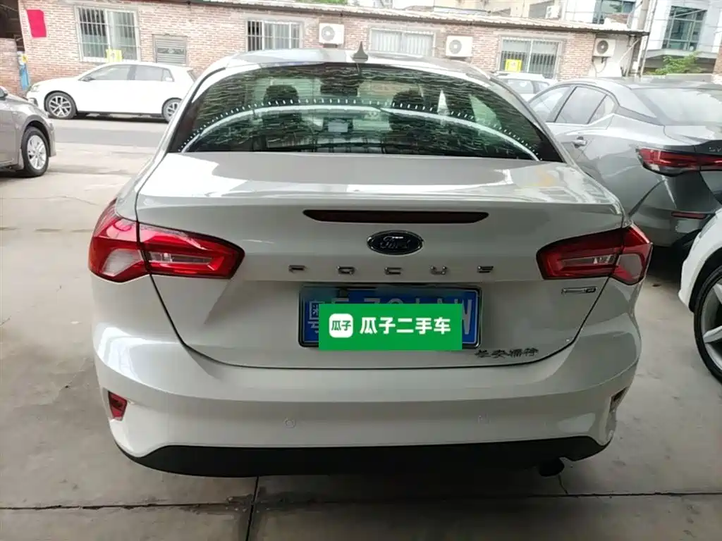Focus Sedan EcoBoost 125 Auto Sharp Trend CN-V