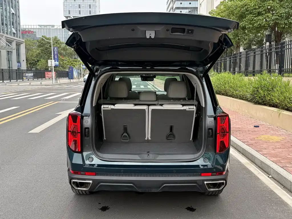 GAC Trumpchi GS8 Navigator Series 2.0 TGDI 2 WD Luxury Connected (7-seat)