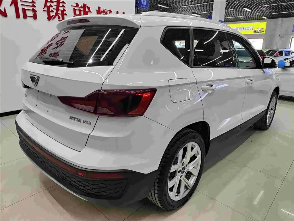 Jetta VS5 280 TSI Auto Progressive