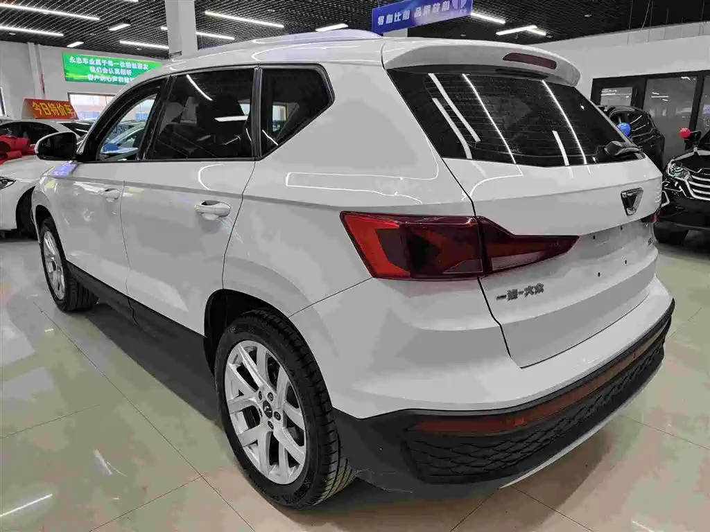Jetta VS5 280 TSI Auto Progressive