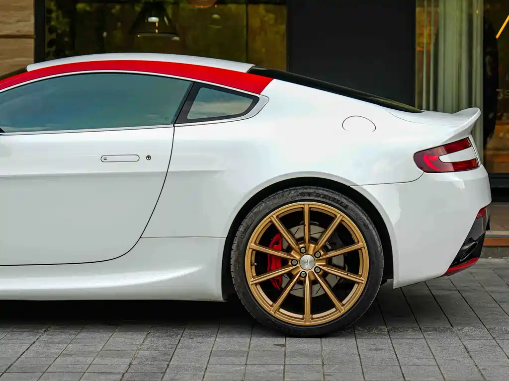 V8 Vantage 4.7 L Coupe