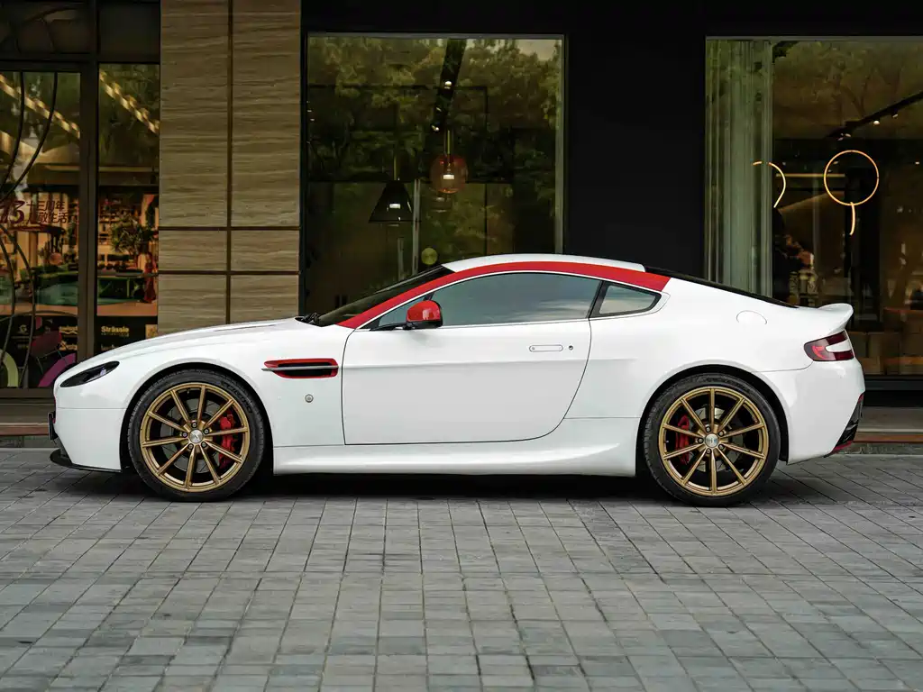 V8 Vantage 4.7 L Coupe