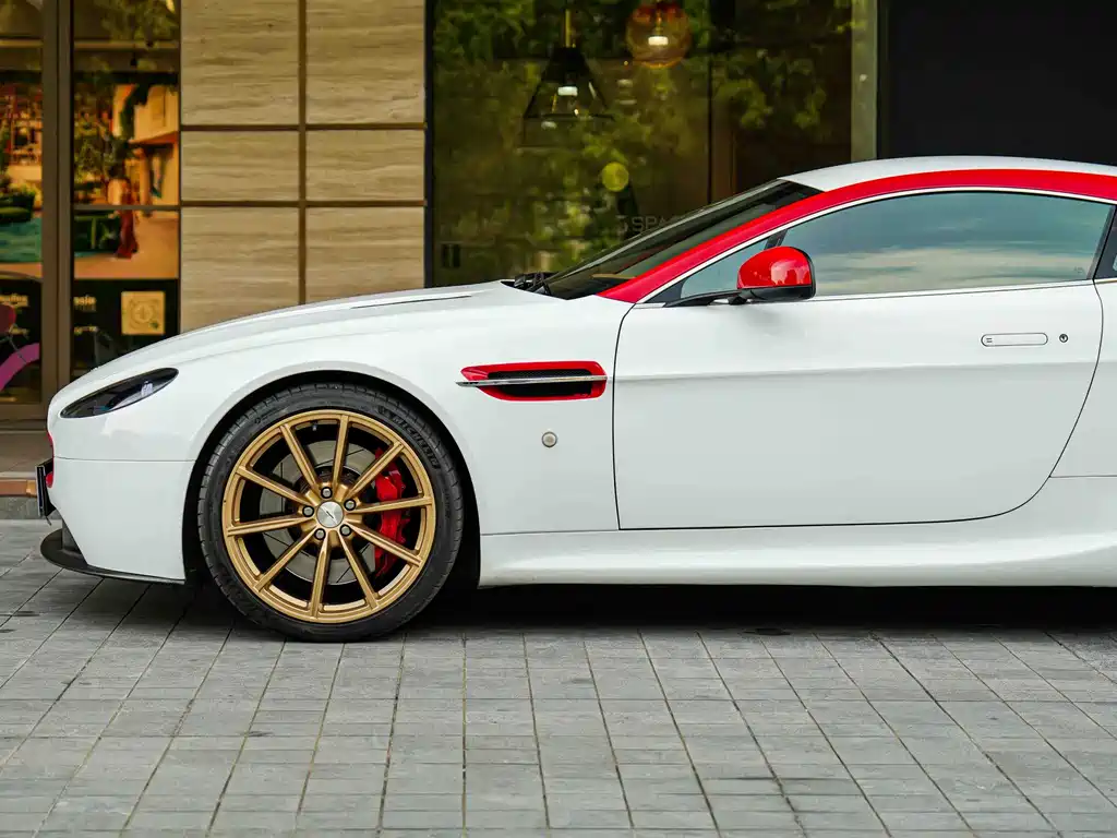 V8 Vantage 4.7 L Coupe