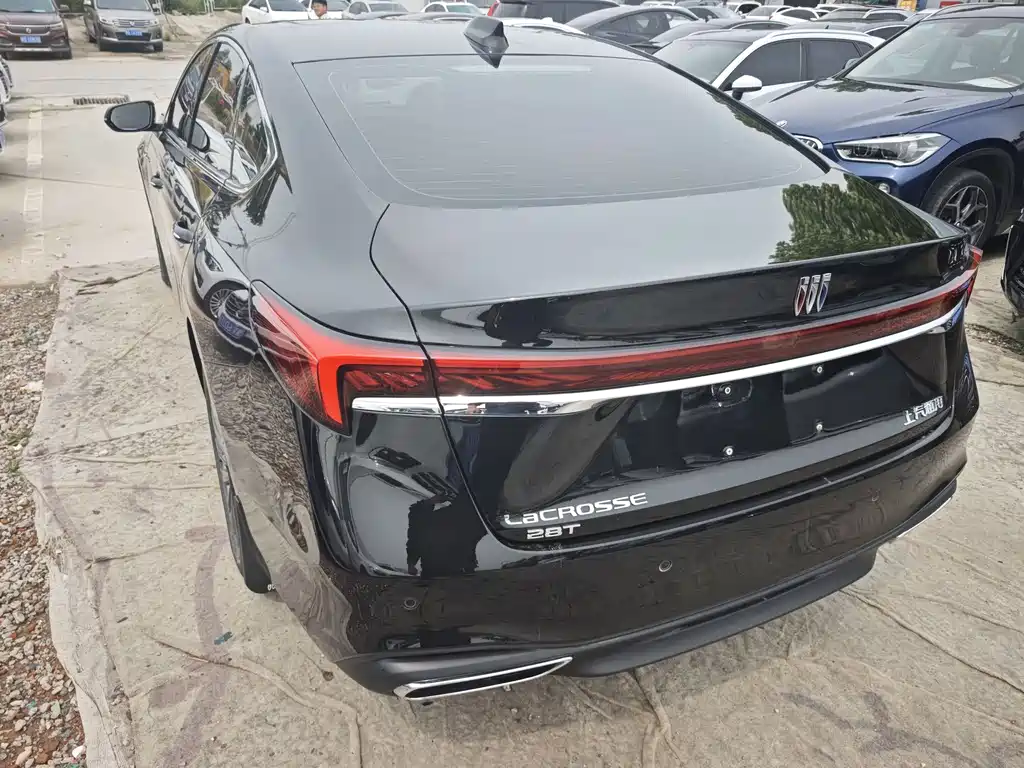 LaCrosse 28 T Platinum