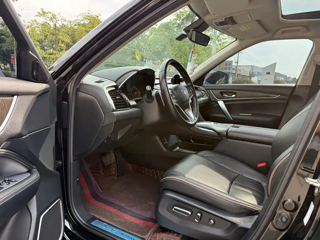 Avancier 370 TURBO 2 WD Luxury