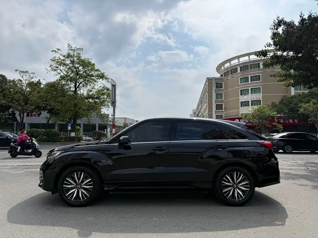 Avancier 370 TURBO 2 WD Luxury
