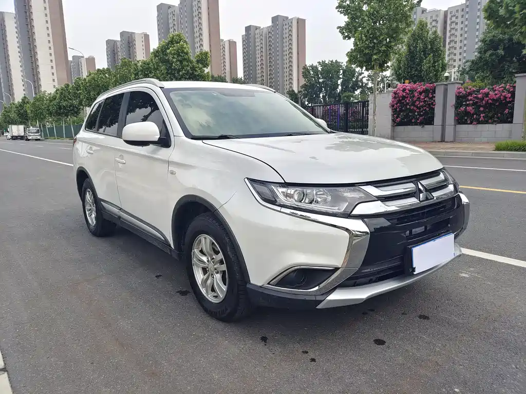 Outlander 2.0 L 2 WD Glory 5-seat