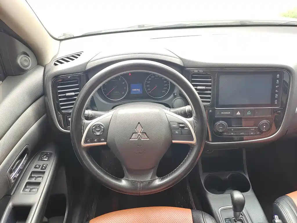 Outlander 2.0 L 2 WD Glory 5-seat