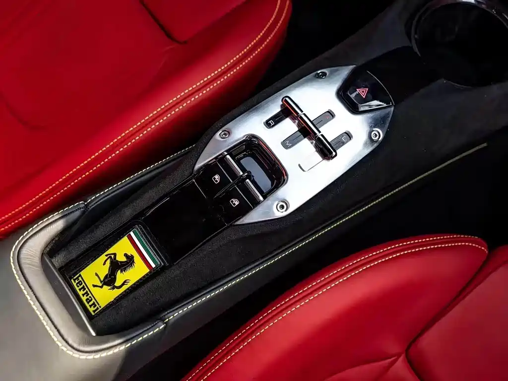SF90 3.9 T V8 Stradale