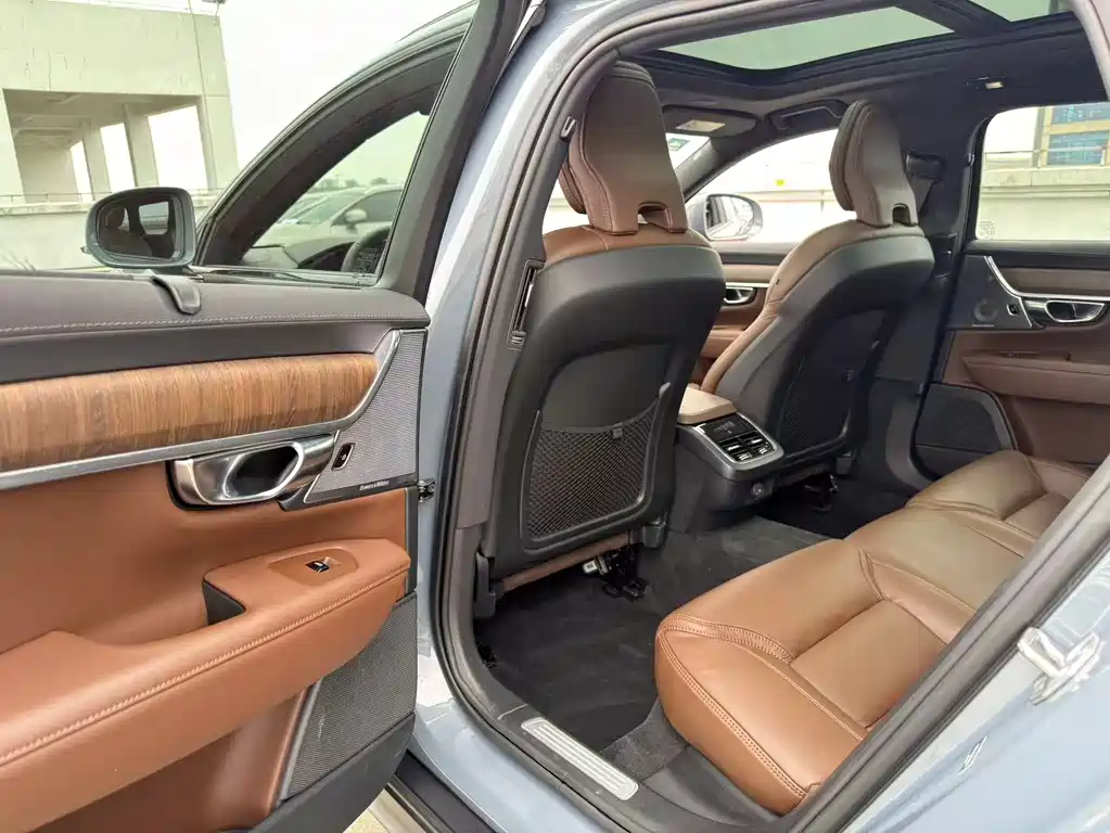 Volvo V90 沃尔沃V90 2022款 Cross Country B5 AWD 智尊版