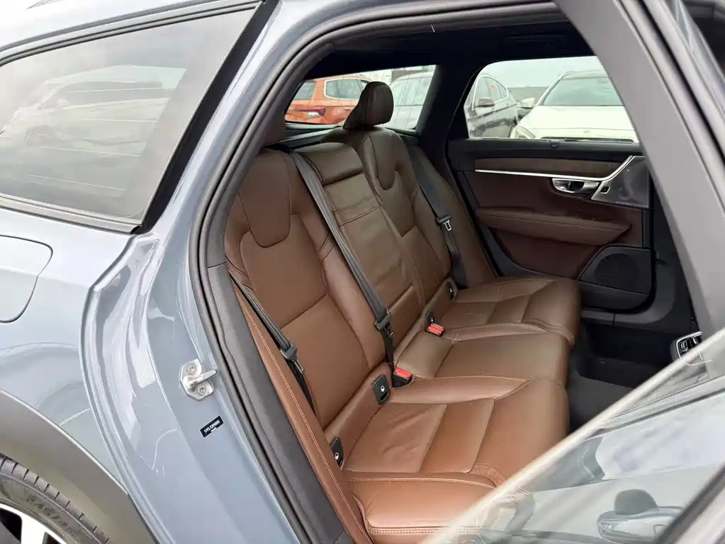 Volvo V90 沃尔沃V90 2022款 Cross Country B5 AWD 智尊版