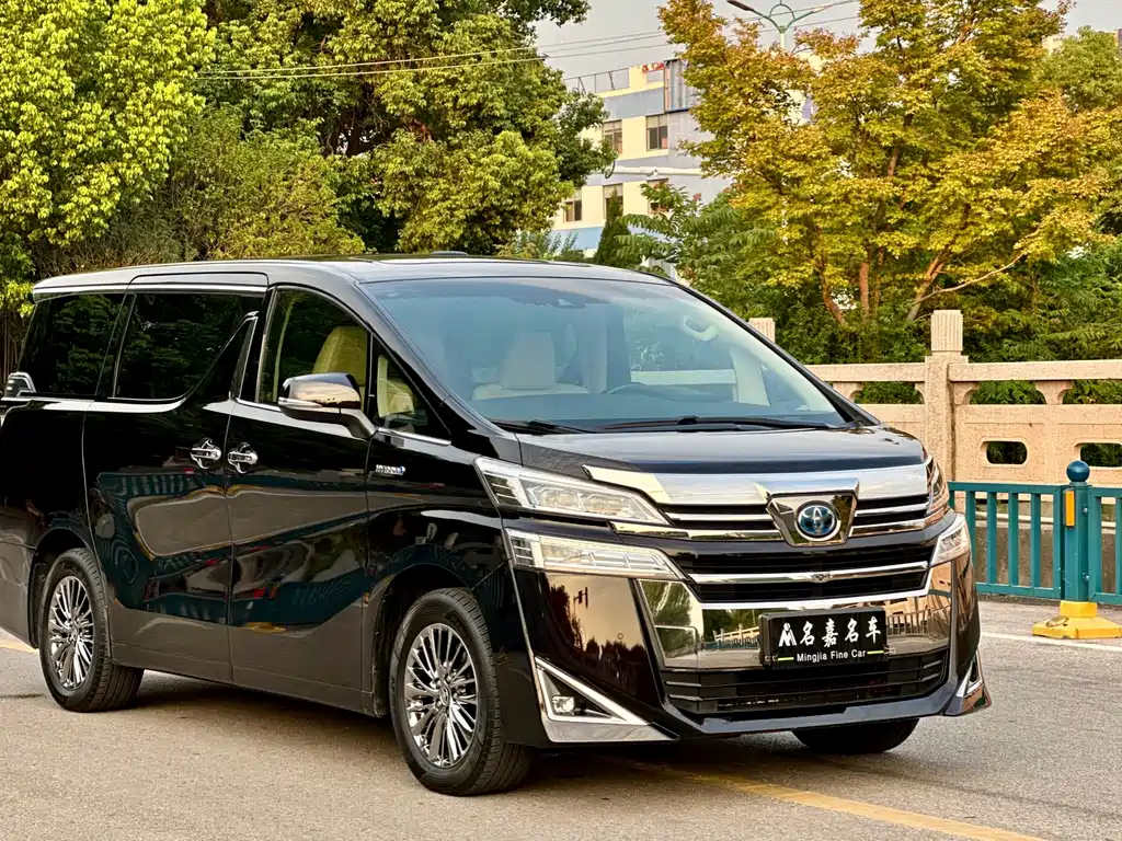 Vellfire Dual Engine 2.5 L HV Distinguished