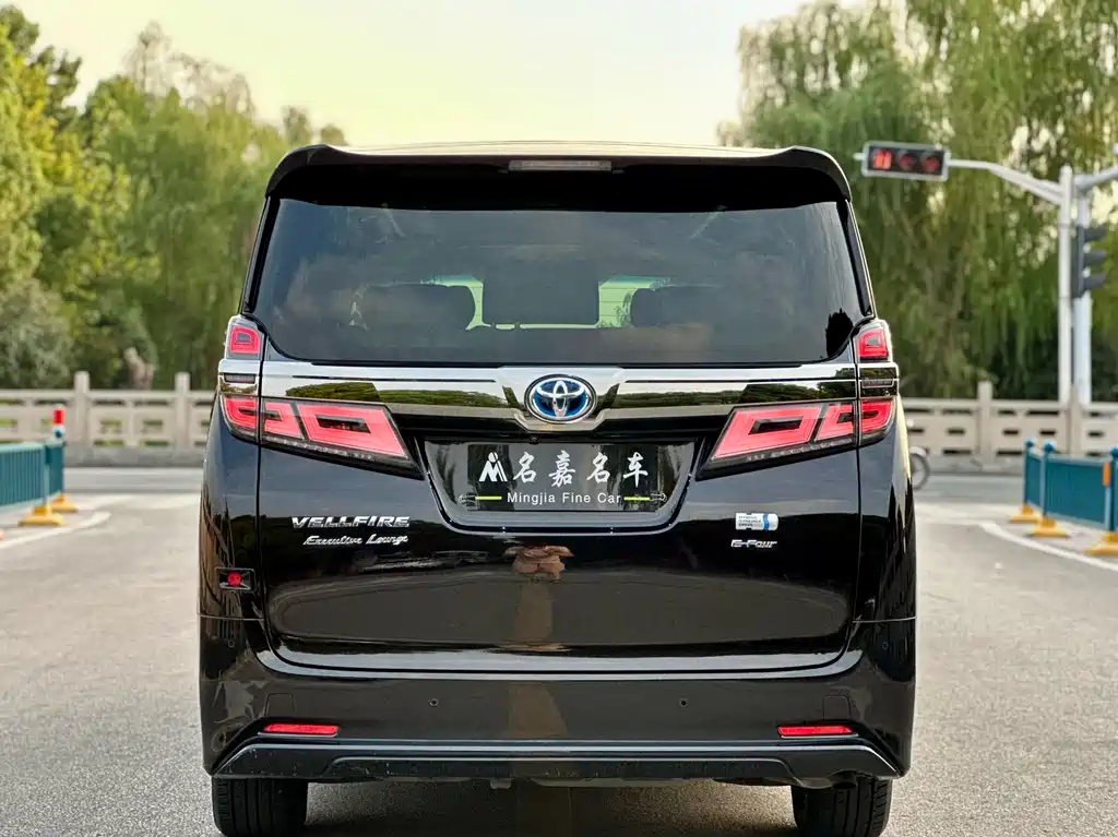 Vellfire Dual Engine 2.5 L HV Distinguished