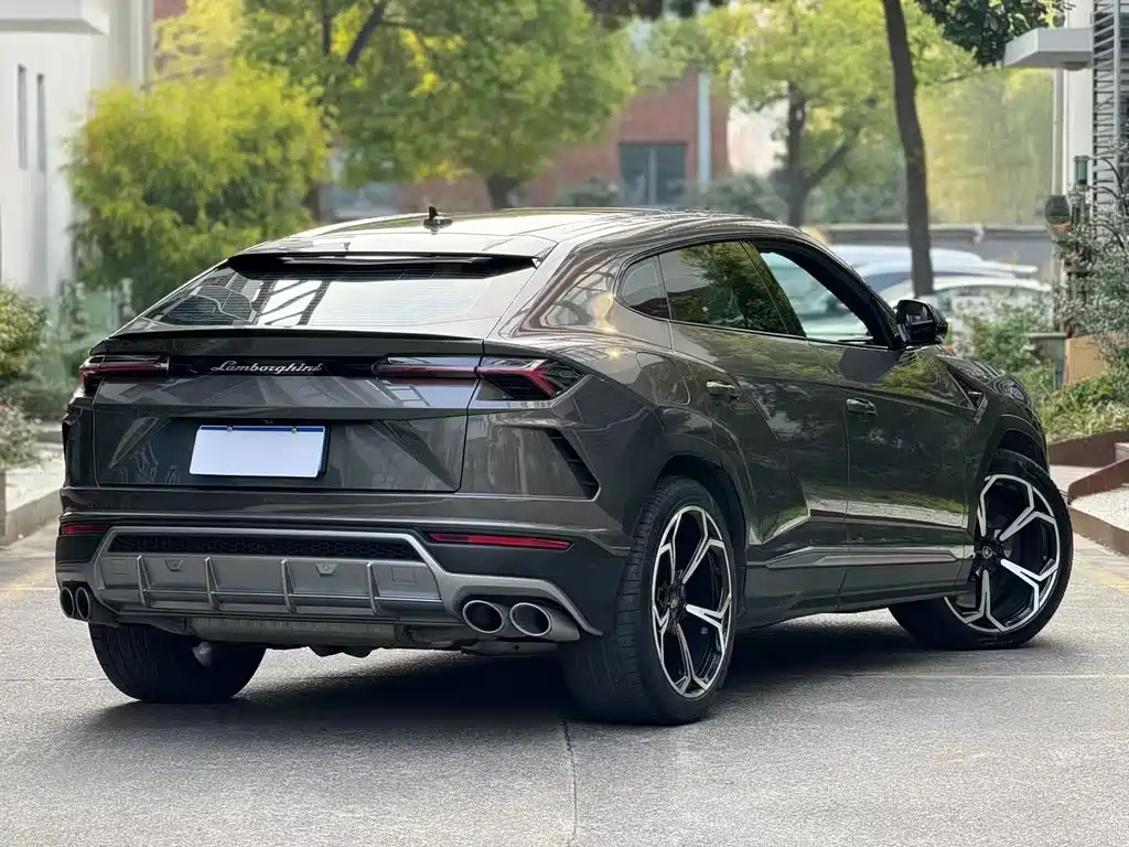 Urus 4.0 T V8