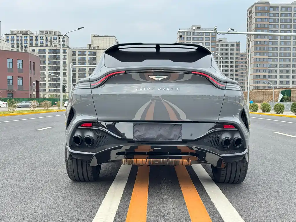 Aston Martin DBX 4.0 T V8 707