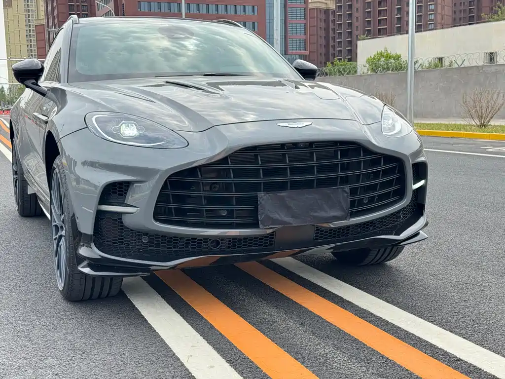 Aston Martin DBX 4.0 T V8 707