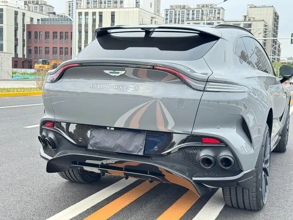 Aston Martin DBX 4.0 T V8 707
