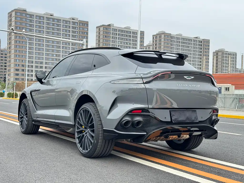 Aston Martin DBX 4.0 T V8 707